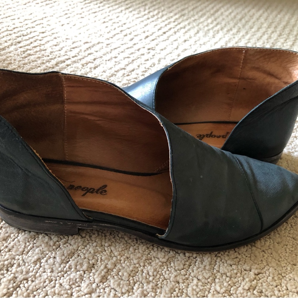 Free People Women’s Black Leather Slip-On Flats - size 8